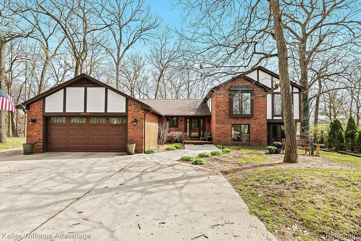 9030 Hillview Dr photo 1