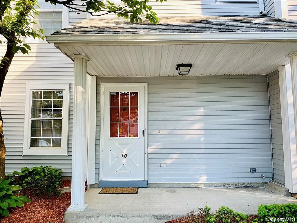2 bed, 1.5 bath, 1115 sqft, $2,300 — Photo 2