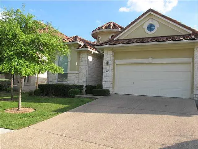 3 bed, 2.0 bath, 2274 sqft, $2,500 — Photo 2