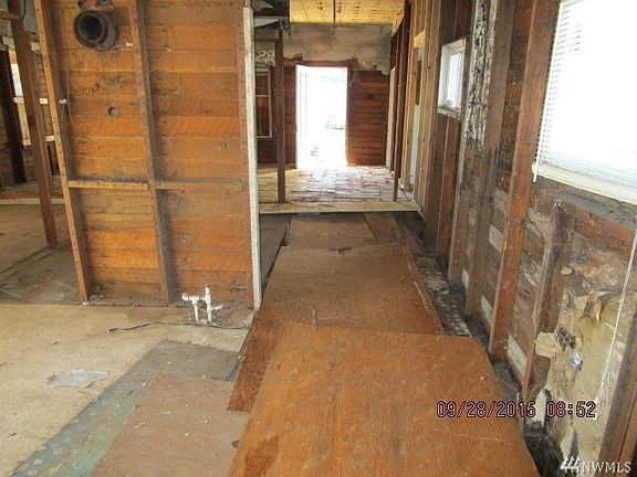 3rd image of 1202 W Cota St