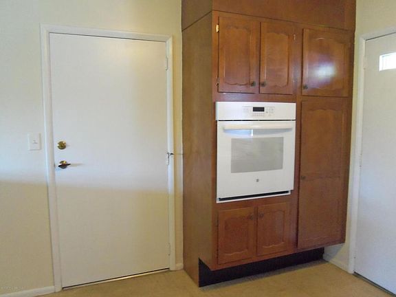 3rd image of 340B Canterbury Ct #B