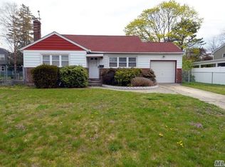 257 E 2nd St, Deer Park, NY 11729