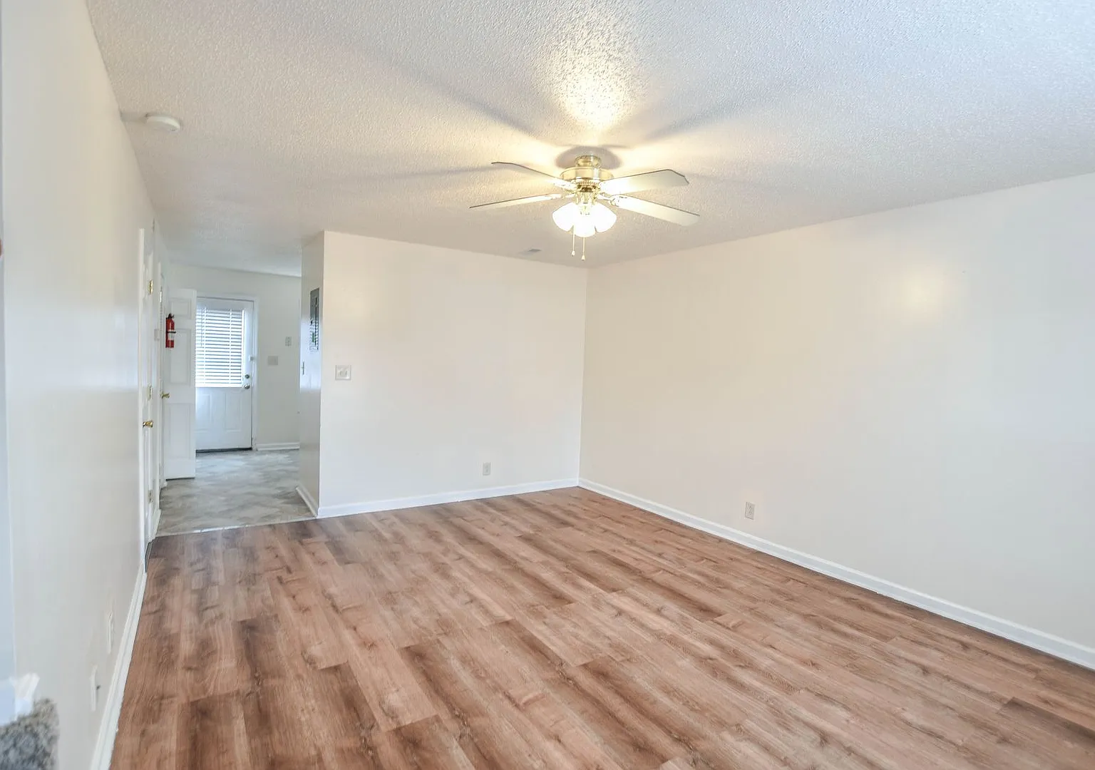 Pet Friendly Two Bedroom! — Photo 4
