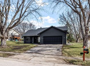 16408 Griffon Trl, Lakeville, MN 55044