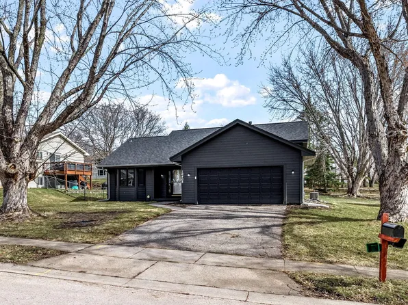 16408 Griffon Trl, Lakeville, MN 55044