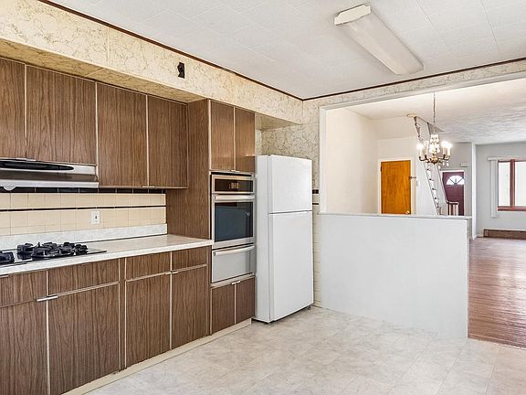 5th image of 2141 S Hicks St