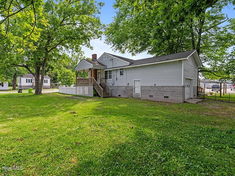 2402 Oaks Rd — Photo 21