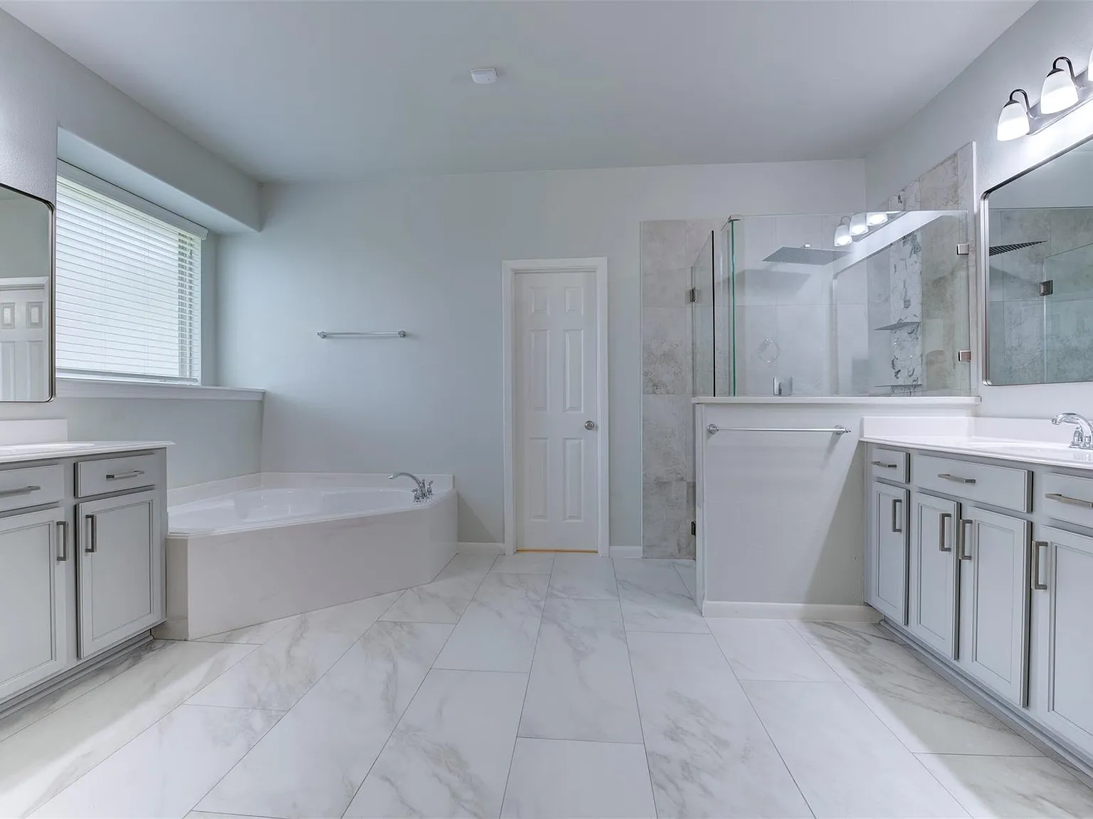 4 bed, 3.5 bath, 3541 sqft, $3,650 — Photo 4