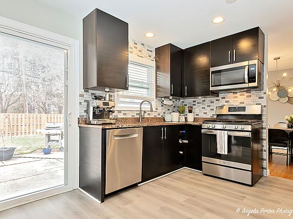 4th image of 406 N Waterman Ave