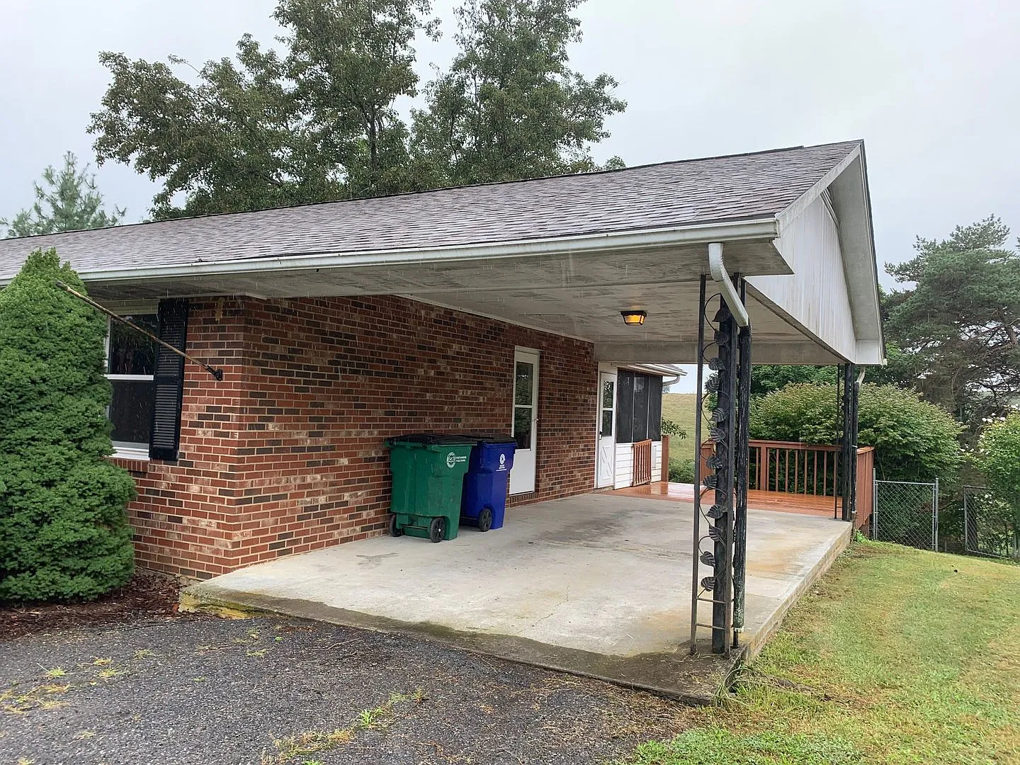 3 Bedroom, 2 Bath House — Photo 3