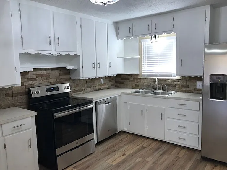 742 S La Salle Dr — Photo 16