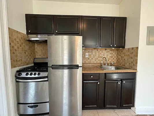 Rented by Hillel Realty Group | media 7