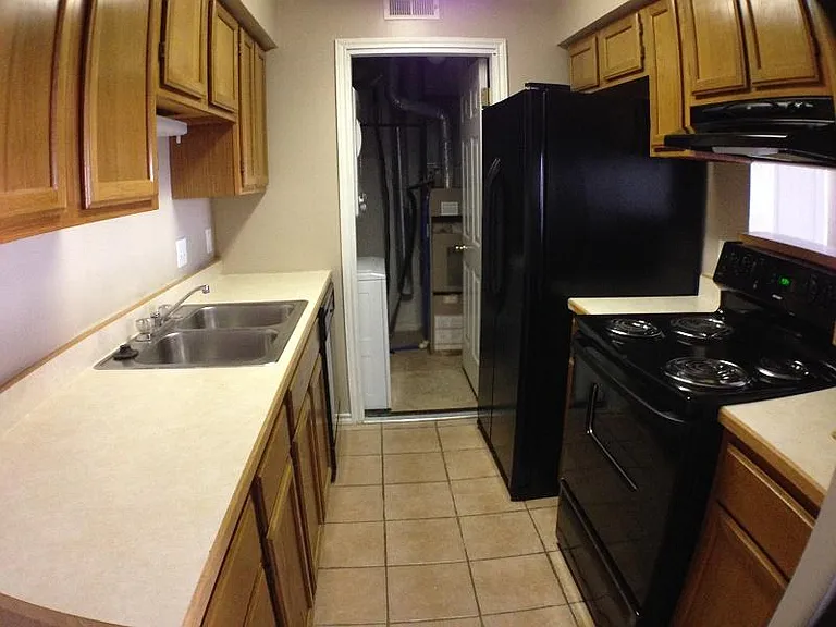 101 Northfield Dr — Photo 2