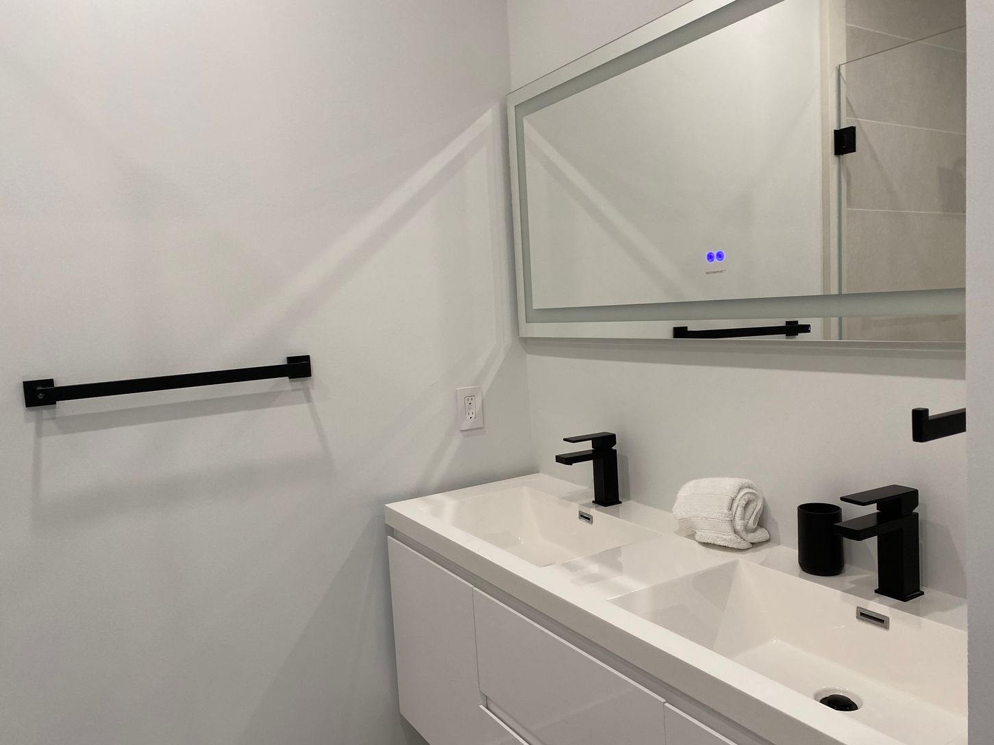  Main floor 3rd bedroom with ensuite bathroom 
