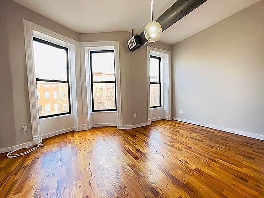 1st image of 560A Quincy St #3