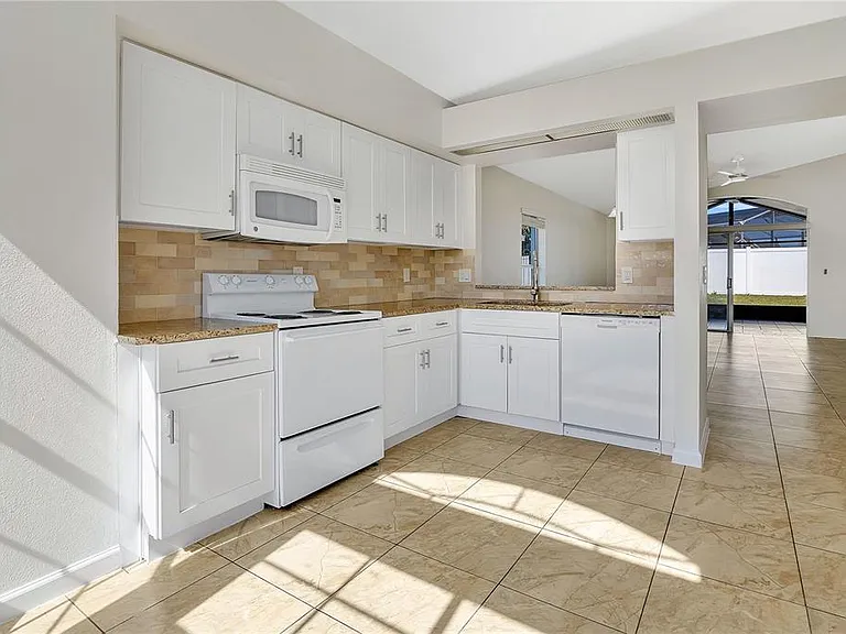 1538 Avleigh Cir — Photo 7