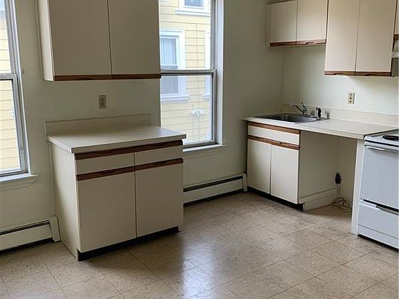 4th image of 640 Elm St Floor 2