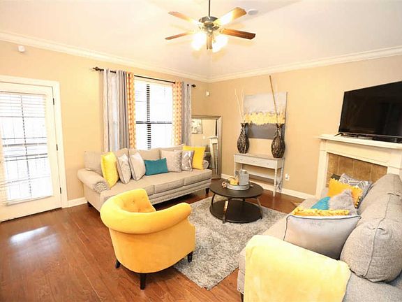 3rd image of 2557 Plum Creek Dr