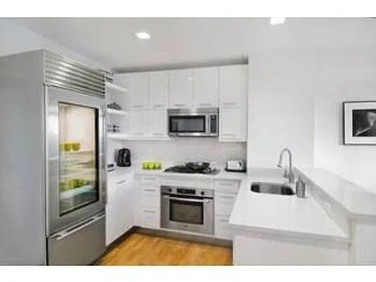 Rented by R New York | media 43