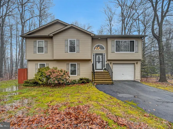 3358 Oberon Rd, Tobyhanna, PA 18466