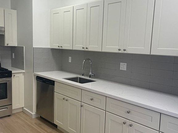 5th image of 1930 Sacramento St #14