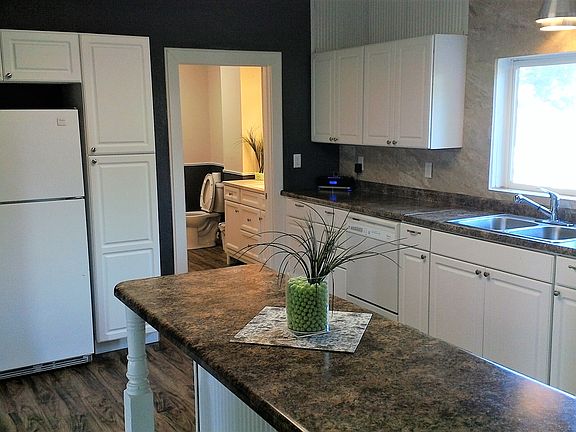 Tile backsplash