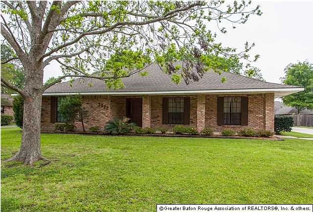 1st image of 3822 Lake Larouge Dr