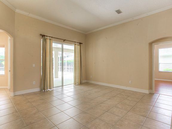 5th image of 19311 Autumn Woods Ave