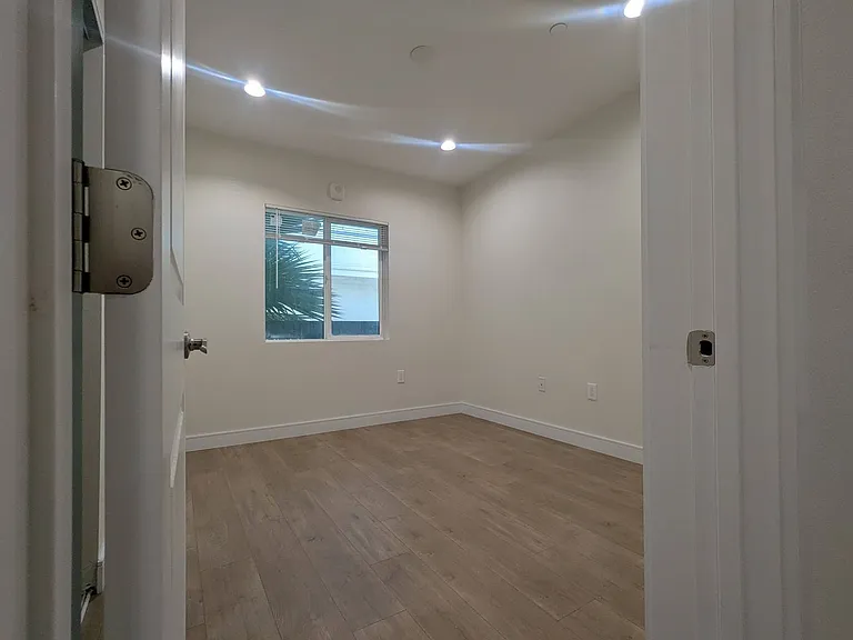 14411 Vanowen St #212 — Photo 10
