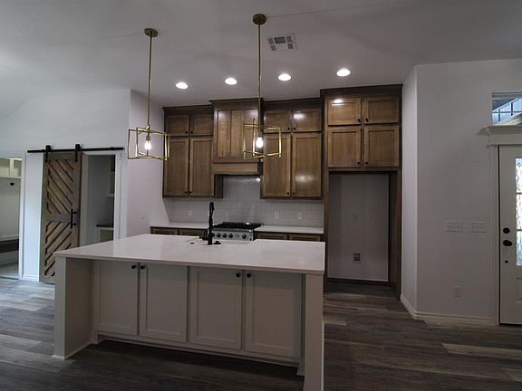 4th image of 132 Mountain Laurel Way