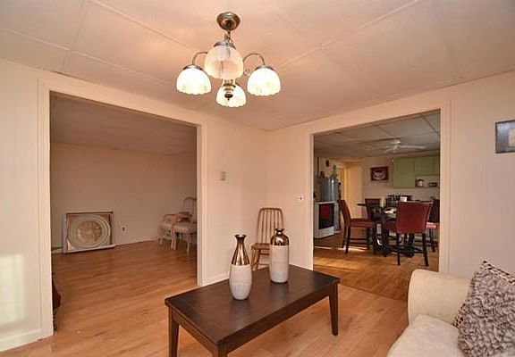 3rd image of 50 Baker Ave
