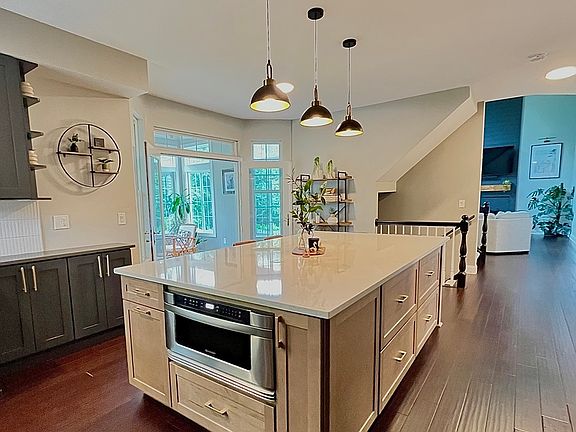 3rd image of 1718 Cherry Ct