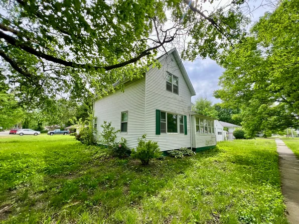 866 E Center St, Paxton, IL 60957