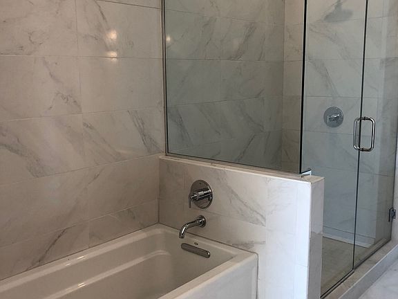 4th image of 1000 Park Ave NE Unit 1606