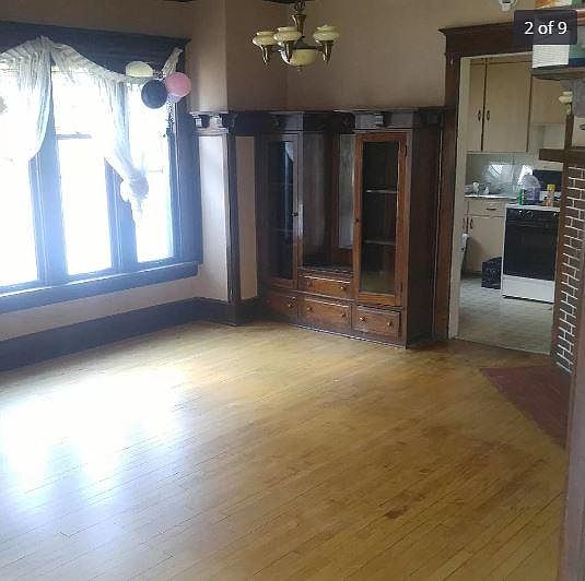 2nd image of 931 S 29th St #Upr