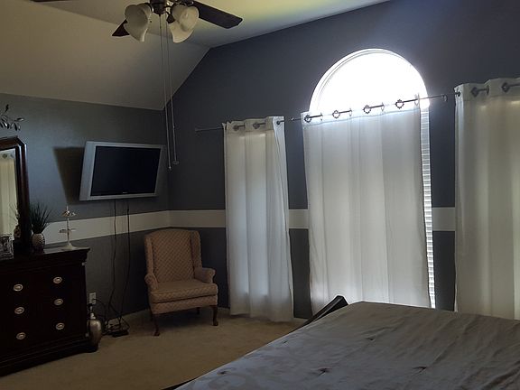 5th image of 1023 Gladstone Dr