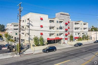 1st image of 6333 Woodman Ave #413