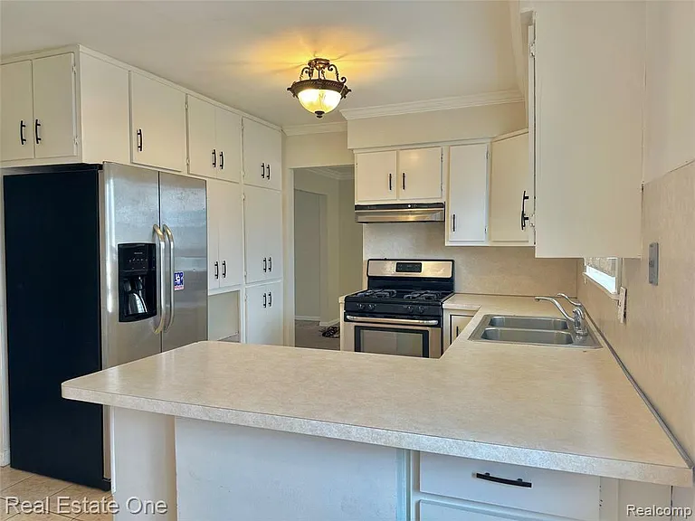26950 Rochelle St — Photo 4