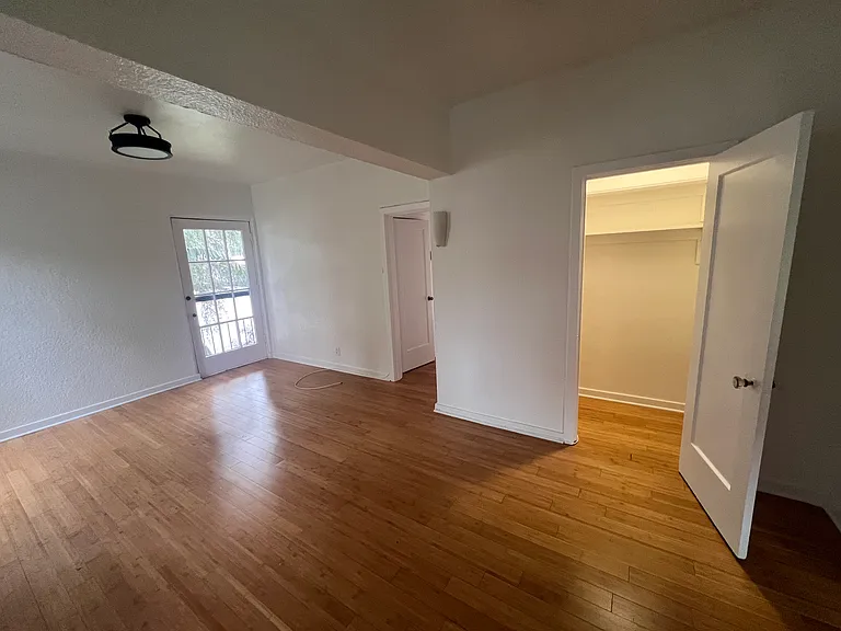 4600 Los Feliz Blvd #208 — Photo 2