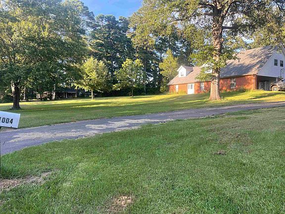 2nd image of 1004 Sunset Dr