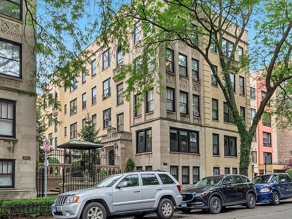 2nd image of 3604 N Pine Grove Ave APT 1E