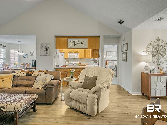 5th image of 15279 Sherman Ln