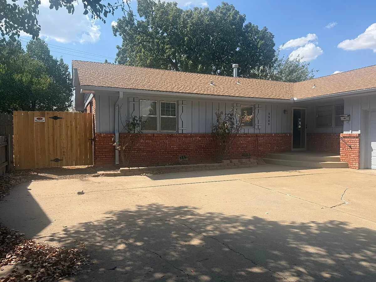 3 bed, 1.5 bath, 1325 sqft, $1,625 — Photo 3
