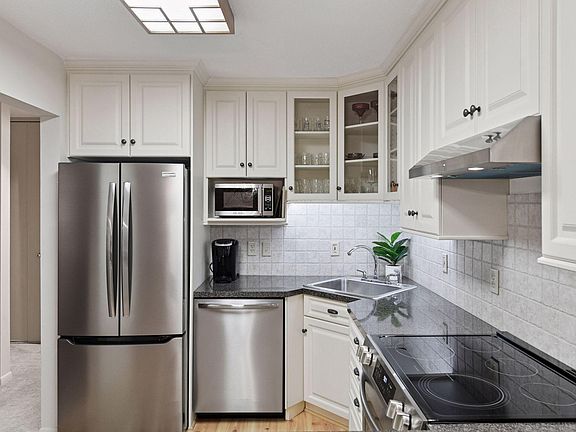 3rd image of 5420 Three Points Blvd APT 232