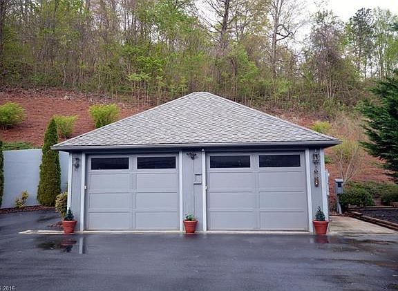 2nd image of 208 Hawks Crest Dr
