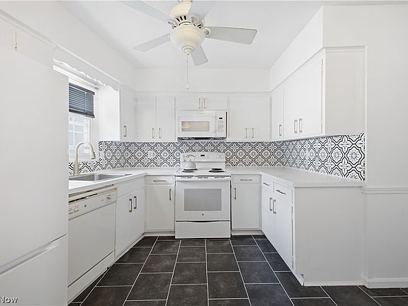 2nd image of 7 Meadowlawn Dr Unit 20