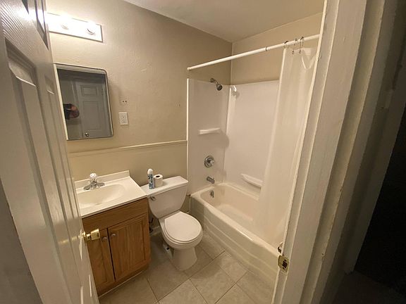5th image of 9 Marvin Gdns APT B
