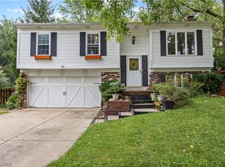 8567 Brentwood Dr, Olmsted Township, OH 44138
