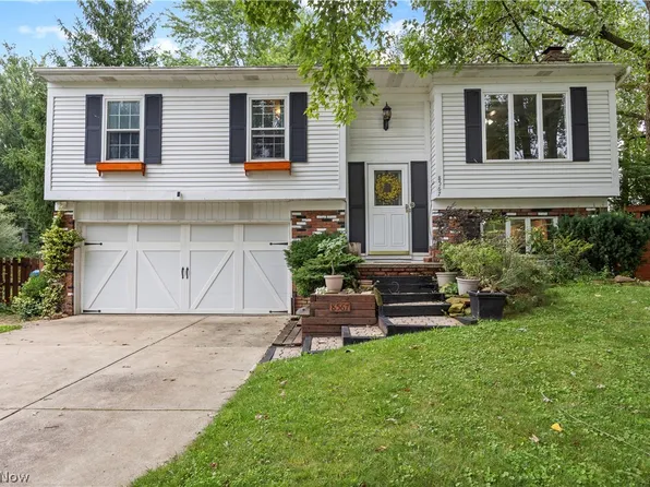 8567 Brentwood Dr, Olmsted Township, OH 44138