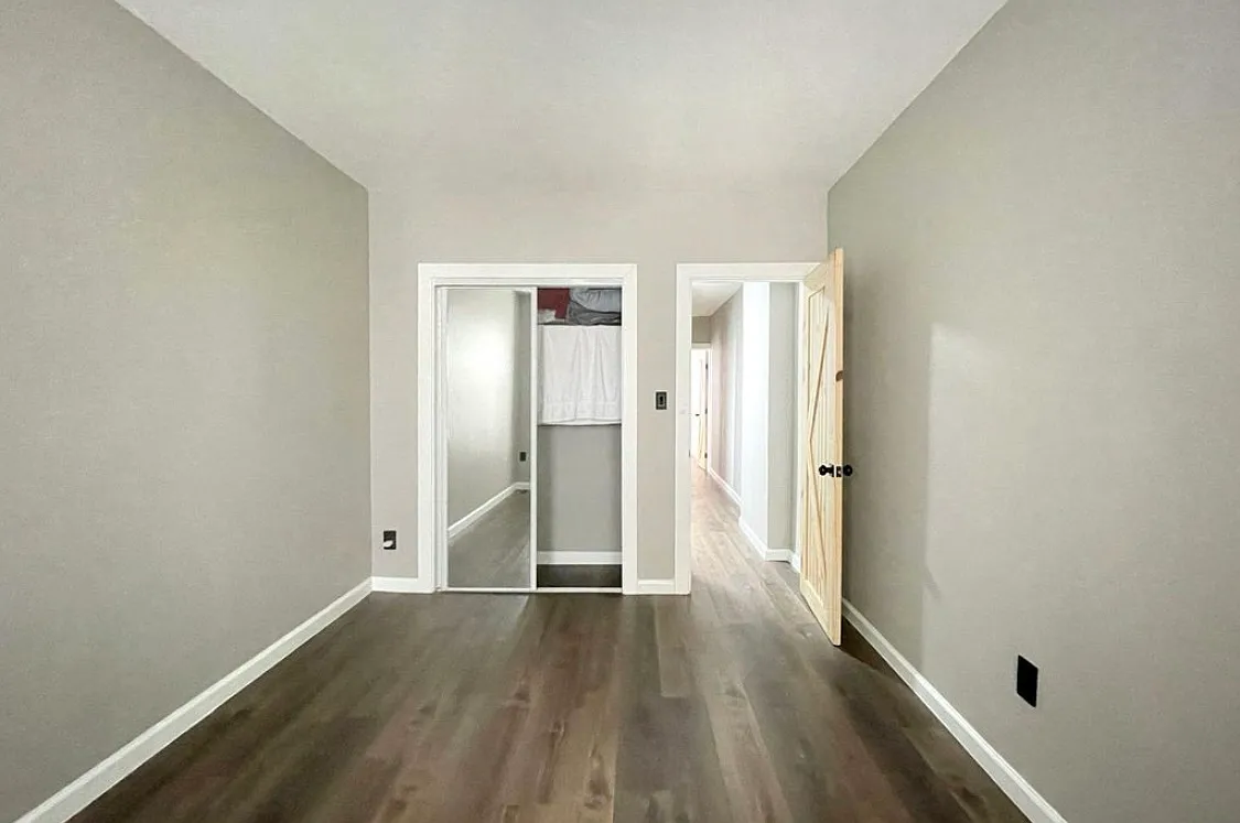 2122 Moore St — Photo 1